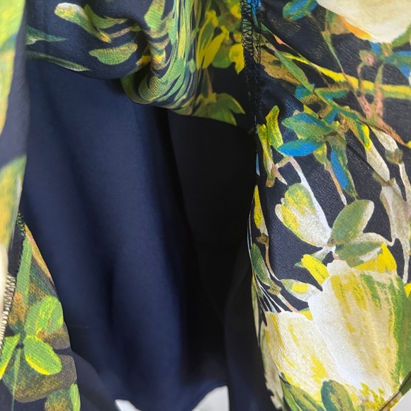 J. Crew 100% SILK watercolor navy floral ruffle dress- XS
Beautiful dress - Picture 10 of 11
